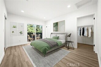 6704 1/2 Kester Ave in Los Angeles, CA - Building Photo - Building Photo