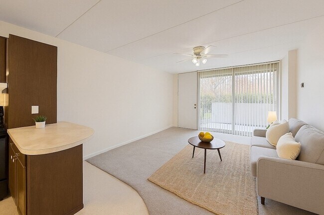 200 Swanton St, Unit T28 in Winchester, MA - Foto de edificio - Building Photo