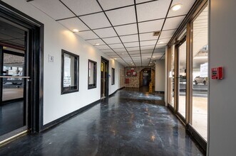 2310 N Harlem Ave in Elmwood Park, IL - Foto de edificio - Building Photo