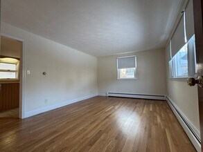 59 Haverhill St-Unit -1 in Andover, MA - Foto de edificio - Building Photo