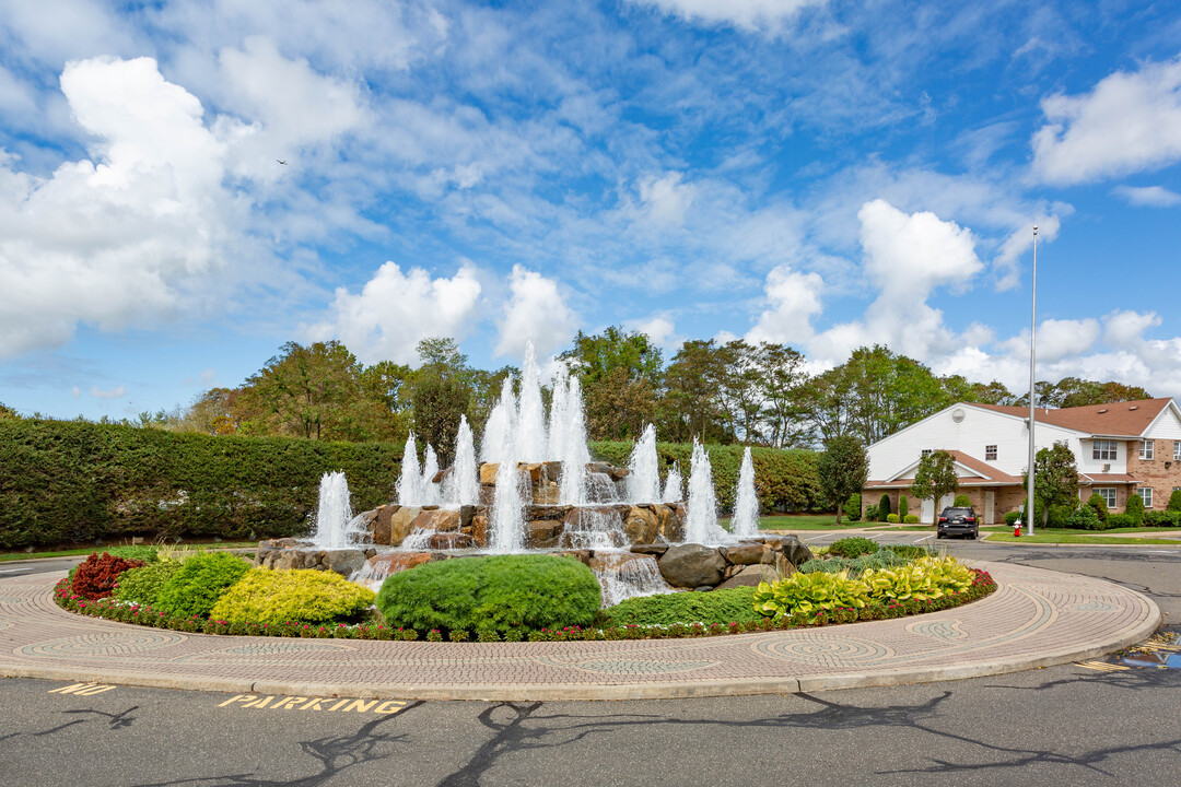 Senior Farmingdale Villas 55+ in Farmingdale, NY - Building Photo