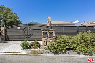 10823 Cantara St in Los Angeles, CA - Building Photo - Building Photo