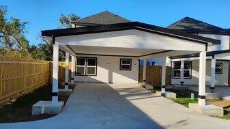 8639 Peachtree St in Houston, TX - Building Photo