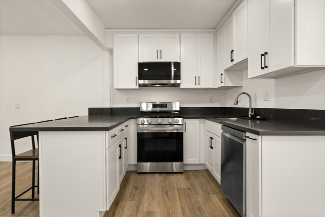 715 Sunset Ave in Venice, CA - Building Photo - Building Photo