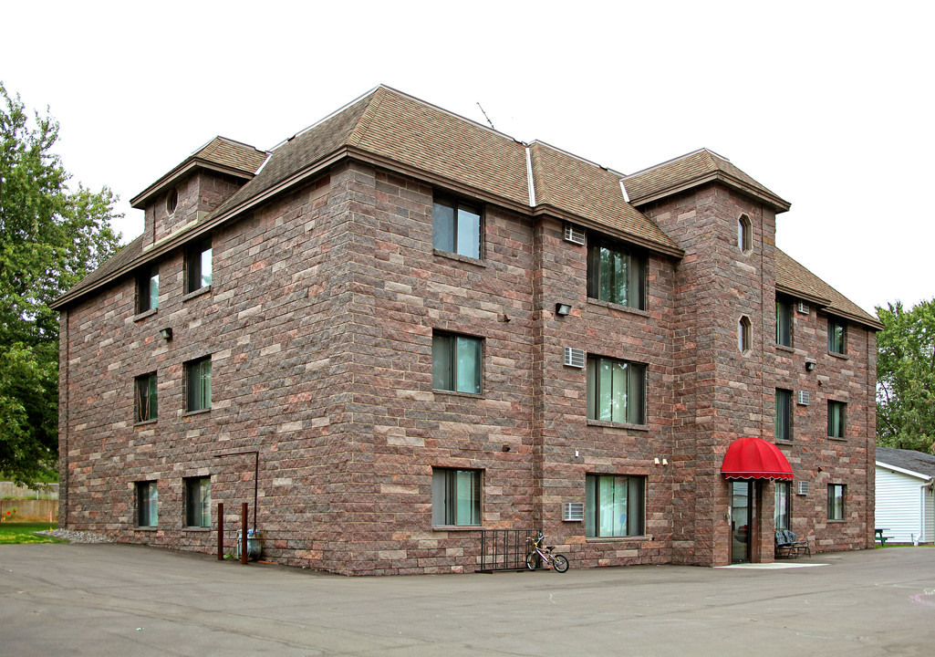 Camelot Square Apartments in Sauk Rapids, MN - Building Photo