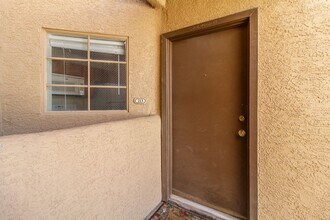 3845 E Greenway Rd in Phoenix, AZ - Foto de edificio - Building Photo