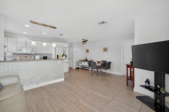2715 NE 49th St in Fort Lauderdale, FL - Building Photo - Building Photo