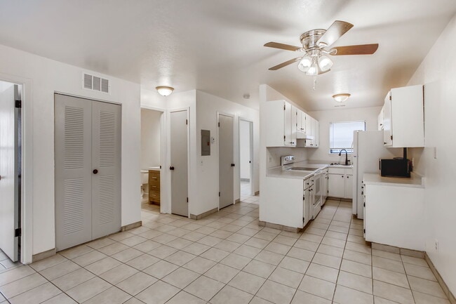 property at 225 E 8th Ave