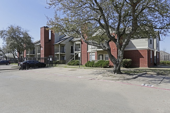 Cedar Glen in Dallas, TX - Building Photo - Building Photo