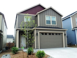 Walnut Village Townhomes in Vancouver, WA - Building Photo - Building Photo