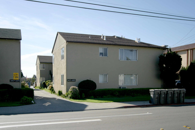 3437-3475 Somerset Ave in Castro Valley, CA - Building Photo - Building Photo