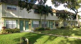 4719 NW 9th Dr in Plantation, FL - Building Photo