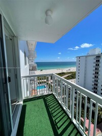 1 Ocean Dr, Unit 1011 in Miami Beach, FL - Building Photo - Building Photo