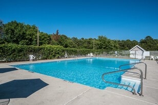 Village On The Green in Tuckerton, NJ - Building Photo