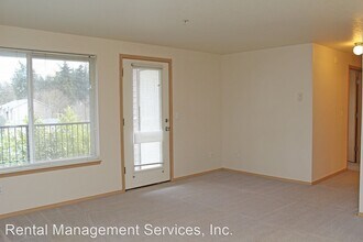 11710 SE Powell Blvd in Portland, OR - Building Photo - Building Photo