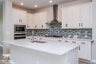 5530 Silver Sun Dr in Apollo Beach, FL - Building Photo - Building Photo