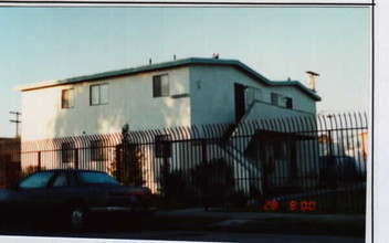 10003-10007 Grape St in Los Angeles, CA - Building Photo - Building Photo