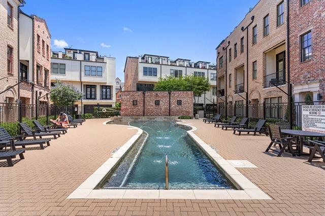 675 S Cesar Chavez Blvd in Dallas, TX - Building Photo
