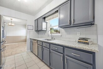 14049 Broken Bow Dr N in Jacksonville, FL - Building Photo - Building Photo