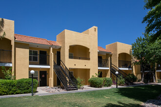 Huntington Park Apartments in Tucson, AZ - Foto de edificio - Building Photo