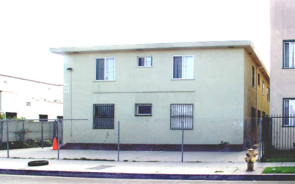 836 W 83rd St in Los Angeles, CA - Building Photo