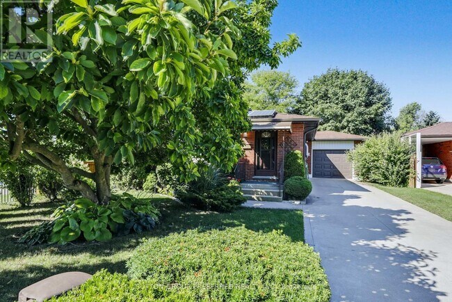 82 Lacey Crescent in London, ON - Building Photo - Building Photo