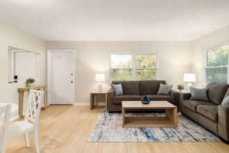 5542 20th St in Zephyrhills, FL - Building Photo - Building Photo