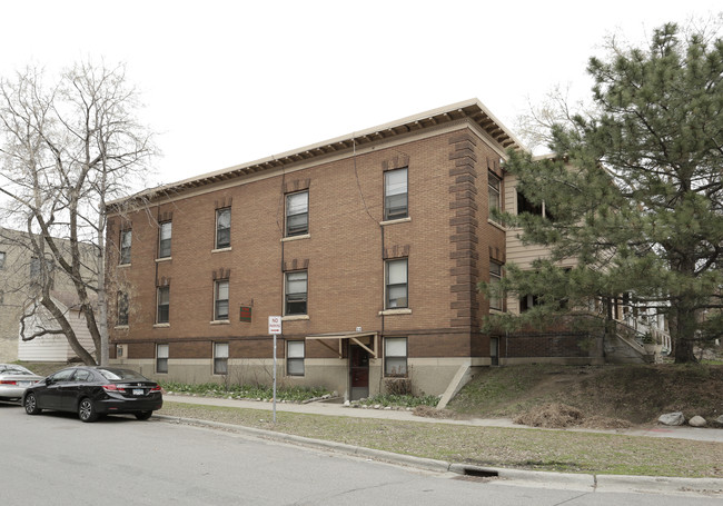 2448 1st Ave S in Minneapolis, MN - Foto de edificio - Building Photo