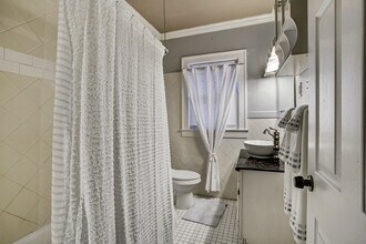 2218 Isabella St, Unit 1 in Houston, TX - Foto de edificio - Building Photo