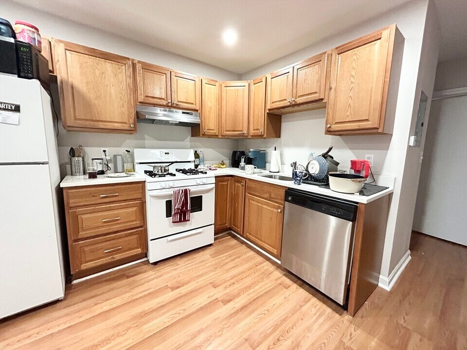 92 Hammond St in Boston, MA - Building Photo