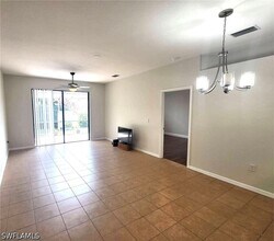 7512 Bristol Cir in Naples, FL - Building Photo - Building Photo