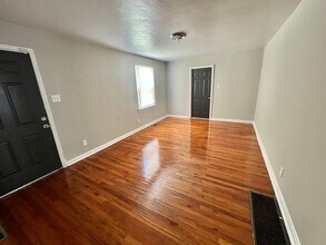 906 Disco Dr in St. Louis, MO - Building Photo - Building Photo