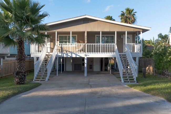 208 W Gardenia St in South Padre Island, TX - Building Photo - Building Photo