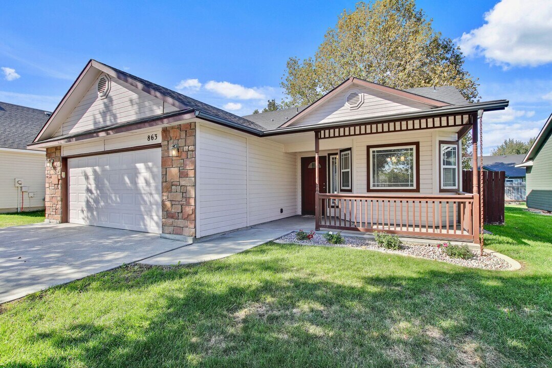 863 S Otter Ave in Meridian, ID - Foto de edificio
