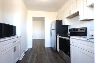 2811 Brownsville Rd in Brentwood, PA - Building Photo - Building Photo