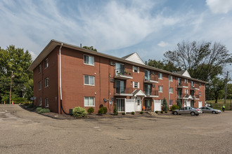 St. Charles Court Apartments in Canton, OH - Building Photo - Building Photo