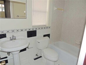 8595 Sunrise Lakes Blvd in Sunrise, FL - Building Photo - Building Photo