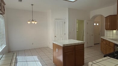 1584 W Norfolk in Hanford, CA - Building Photo - Building Photo