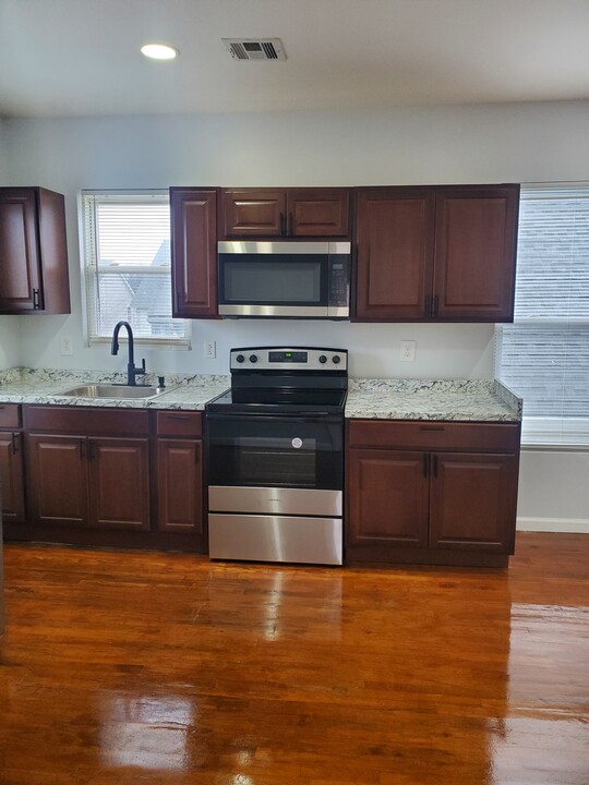 250 Inslee Pl in Elizabeth, NJ - Building Photo