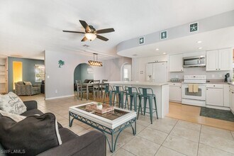 922 SE 25th Ln in Cape Coral, FL - Building Photo - Building Photo