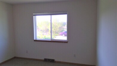2319 S Terrace St in Janesville, WI - Building Photo - Building Photo