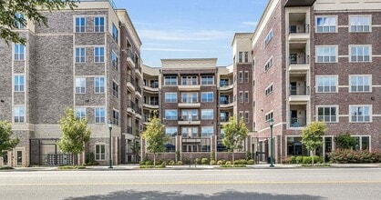 17 Broad in Chattanooga, TN - Foto de edificio - Building Photo