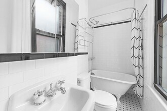 214 Mulberry St in New York, NY - Foto de edificio - Building Photo