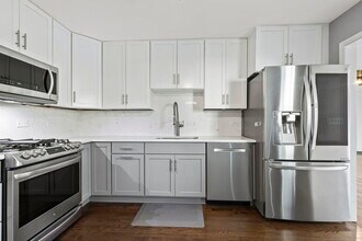 2011 Brentwood Rd in Northbrook, IL - Building Photo - Building Photo