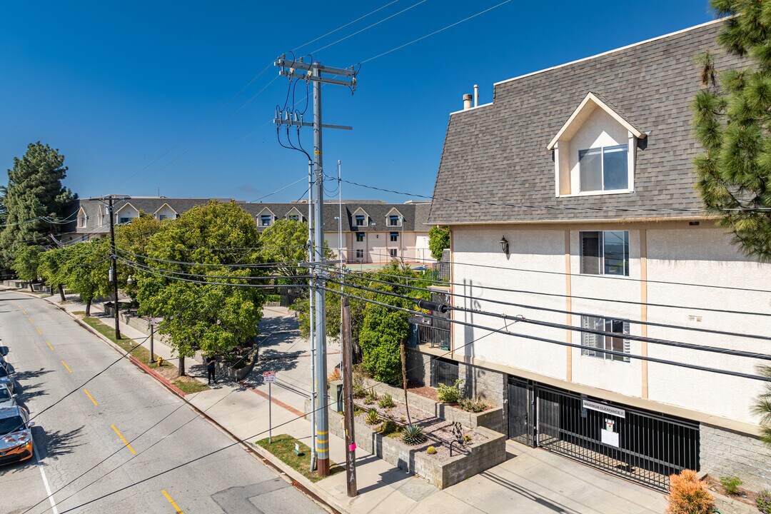 Chateau Chamberay in Los Angeles, CA - Building Photo