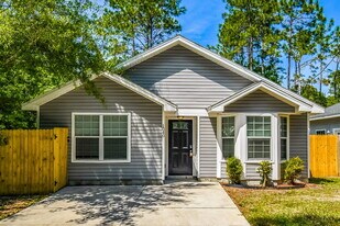 1040 W 7th St in St. Augustine, FL - Building Photo