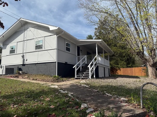 103 Underwood Rd in Oak Ridge, TN - Foto de edificio - Building Photo