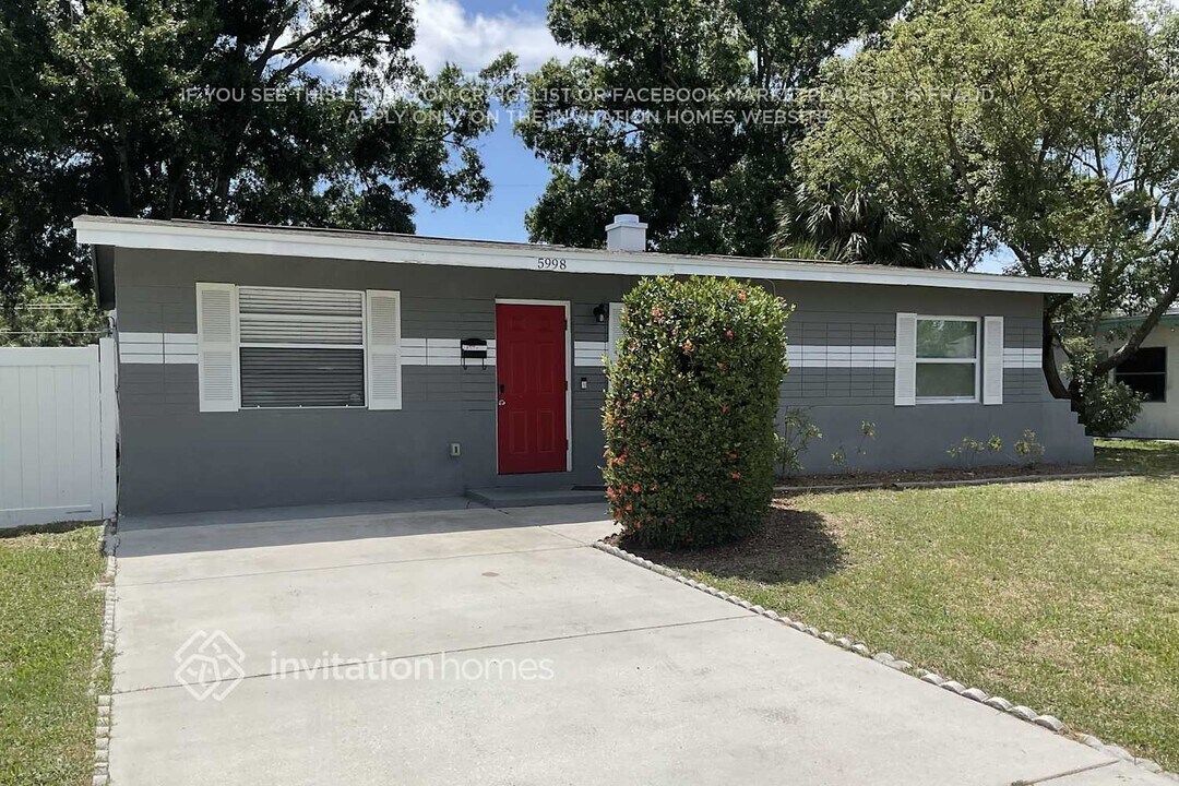 5998 12th Way N in St. Petersburg, FL - Building Photo