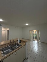 7280 NW 114th Ave, Unit 2088 in Doral, FL - Building Photo