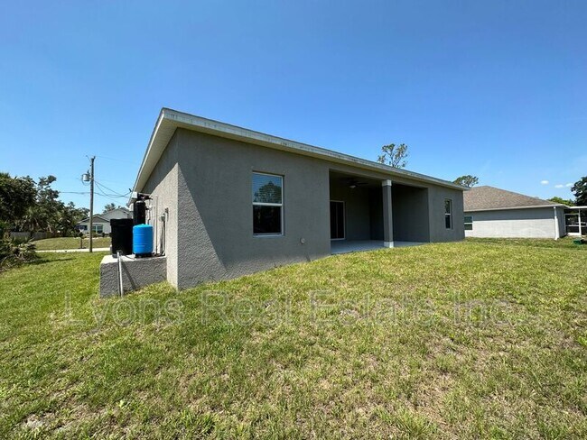 2492 Sparkle Ln in North Port, FL - Building Photo - Building Photo